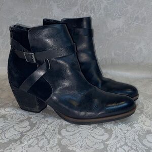 Korks Rohit Black Leather Ankle Boots with buckle size 10 M